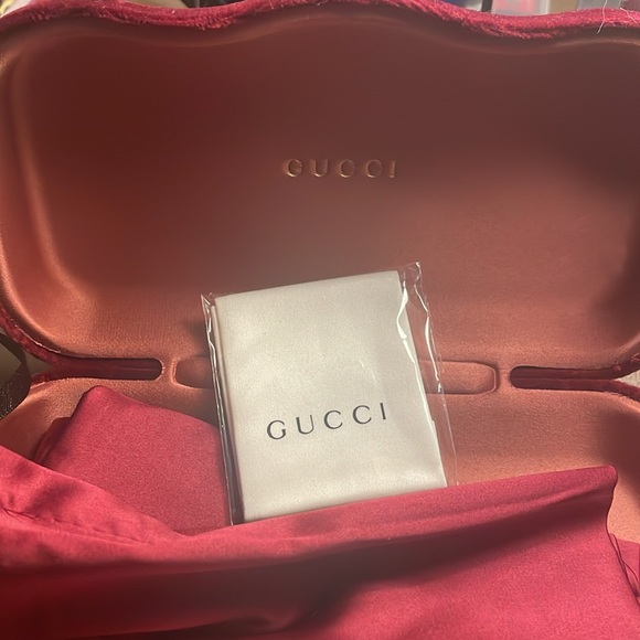 Gucci sunglasses:unique shape! (Black) - Picture 4 of 7